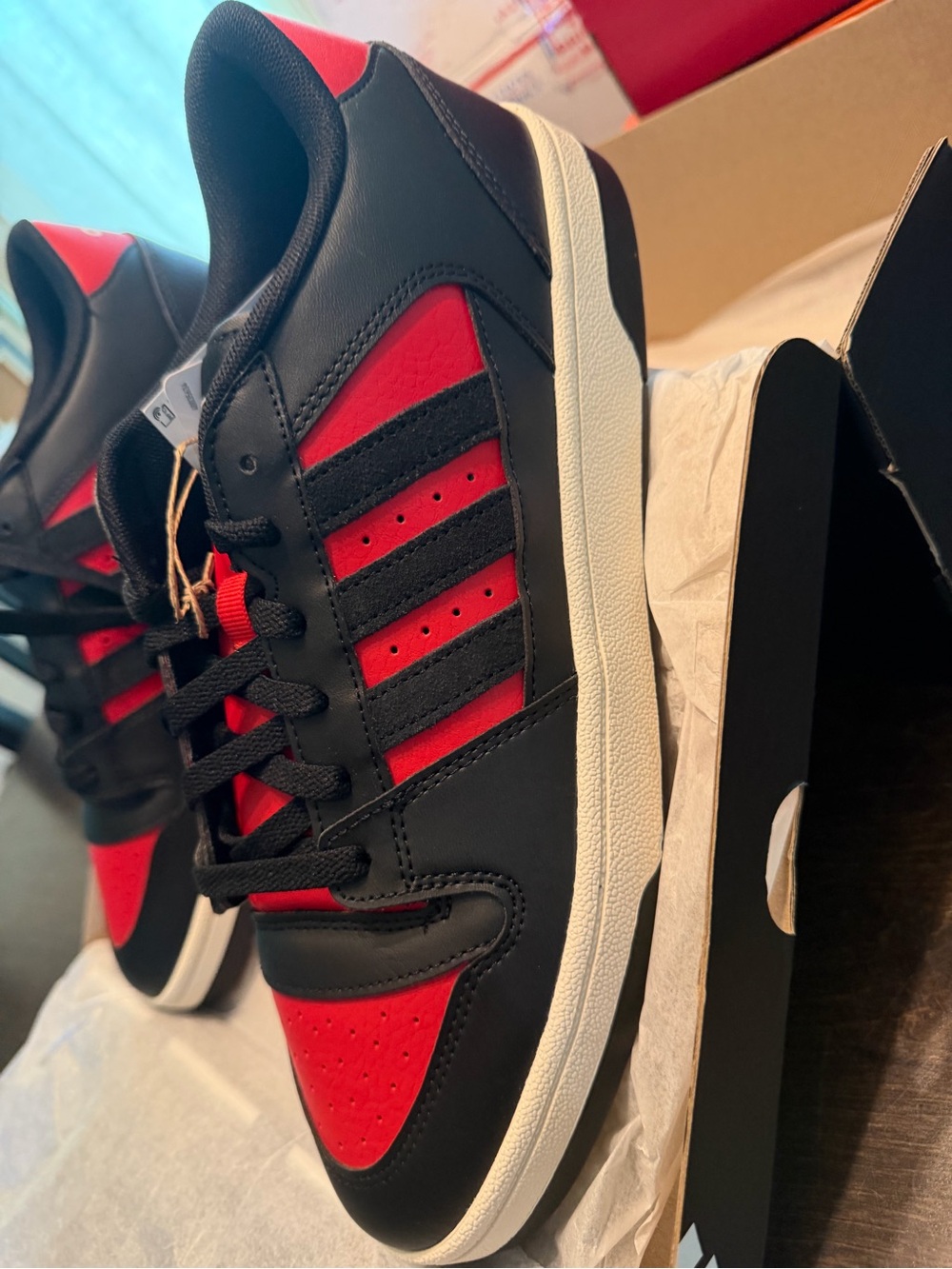 adidas Men's Black and Red Low-Top Sneakers